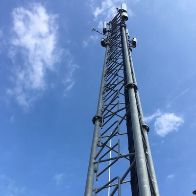 17 27 37M 3 Leg Tubular Galvanized Steel Multi Band Outdoor 5G 4G Μικροκυμάτων τηλεοπτικό σήμα επικοινωνίας Mast