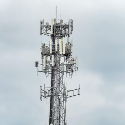 Heavy Duty 3 Legged Tubular Steel Tower με γαλβανισμένη επιφάνεια εν θερμώ για υποδομή τηλεπικοινωνιών μεγάλης διάρκειας