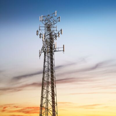 3 Leg Angular Steel Telecom Tower Χαμηλό κόστος εγκατάστασης Μεγάλη διάρκεια ζωής