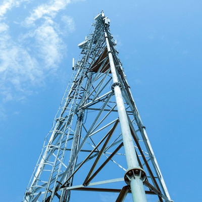 44m 54m 66m 74 μέτρα γαλβανισμένο εν θερμώ 3 Tube Telecom Tower For Bus Terminal Hub 5G