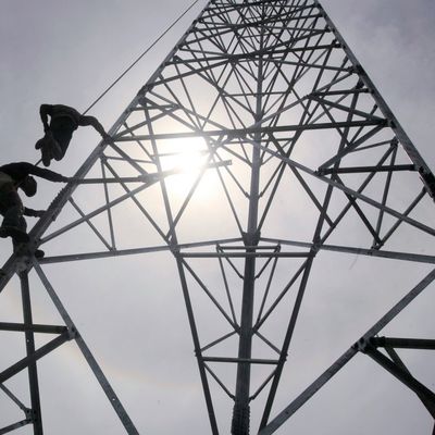 Αυτοσυντηρούμενο Διαδίκτυο 5G Τηλεπικοινωνίες Αντένα 3 ποδιών Στρογγυλός Σιδηροδρομικός Πύργος