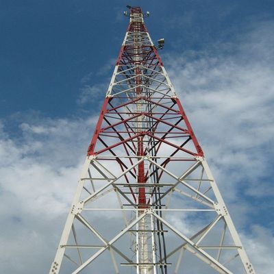 Αυτο-υποστηριζόμενος Πύργος Τηλεπικοινωνιών 3 πόδια Τριγωνική Γωνία Ατσάλινος Πύργος