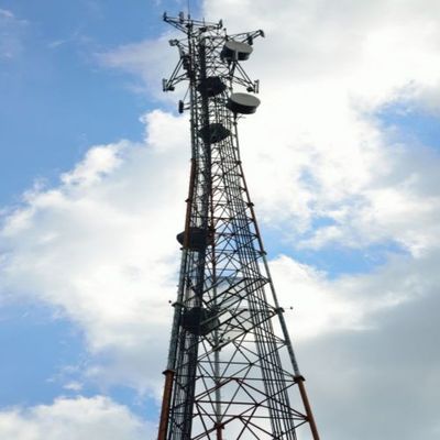 10 - 60M Ζυγισμένος σωληνωτός πύργος από χάλυβα Wifi σήμα Bts τηλεοράσεις 3 πόδια σωληνωτός πύργος από χάλυβα