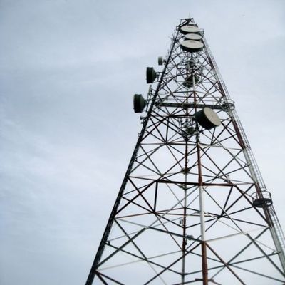 30m Πύλη Wifi 3 πόδια σωληνωτός πύργος χάλυβα πλέγμα αδιάβροχο μίσθο επικοινωνία μικροκυμάτων κεραυνός πύργος