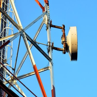 Πύργοι κινητής επικοινωνίας 36m 4 Leg Steel Lattice Angular / Αυτοεξουσιαζόμενη κεραία