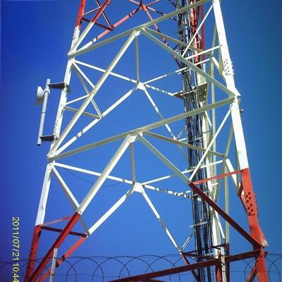 3 πόδια γωνιακός πύργος από χάλυβα Τριγωνικός πύργος ασύρματης επικοινωνίας με δομικές κλάσεις χάλυβα συμπεριλαμβανομένης της σειράς ASTM A36