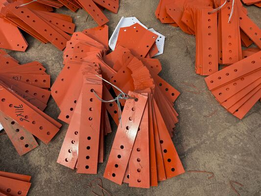 Πύργος τετραπόδας με γωνιακό πλέγμα από χάλυβα για τηλεπικοινωνίες