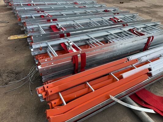 Πύργος από χάλυβα με τετραπόδαρα πλέγματα για τηλεπικοινωνίες και ραδιοτηλεοπτικές κεραίες