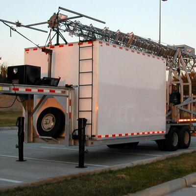 Κινητό φορτηγό Εγκαταστημένο τηλεσκοπικό γαλβανισμένο χάλυβα 15 20 25 30M 5G 4G Wifi Πύργος επικοινωνίας σε τροχούς