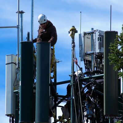 Πύργος τηλεπικοινωνιών Monopole Tower σχεδιασμένος με αντοχή τάσης που κυμαίνεται από 360 έως 630 megapascals για μεγαλύτερη αντοχή