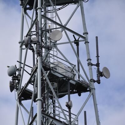 Heavy Duty 3 Legged Tubular Steel Tower με γαλβανισμένη επιφάνεια εν θερμώ για υποδομή τηλεπικοινωνιών μεγάλης διάρκειας