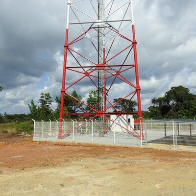 Heavy Gauge 3 Legged Tubular Steel Tower με γαλβανισμένο φινίρισμα εν θερμώ για ενισχυμένη αντοχή στη διάβρωση σε εξωτερικούς χώρους