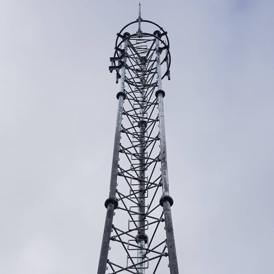 Αυτοστηριζόμενος σωληνοειδής γαλβανισμένος ιστός τηλεπικοινωνιών πύργου με 3 πόδια, κατάλληλος για εξωτερική επικοινωνία 5G 4G μικροκυμάτων