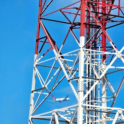 40M 80M Q355 Χάλυβα 4 πόδια Πύργος τηλεπικοινωνιών Ζυγισμένος ανθεκτικός στον άνεμο για παράκτια ζώνη υψηλού ανέμου